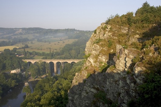 Vue du viaduc du haut des rochers.